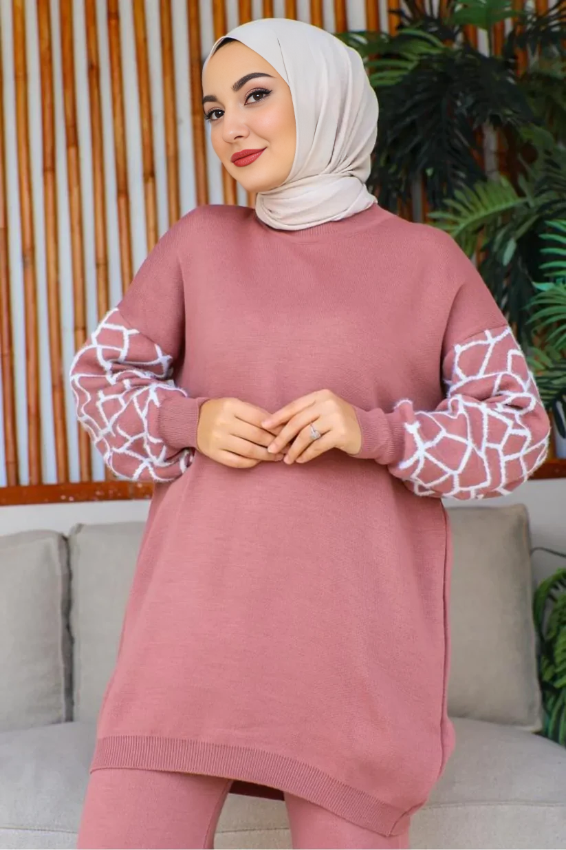 Winter Fleece Fabric Giraffe Printed Long Sleeves 2 Pieces Co-Ord Sets For Women - Radish Pink